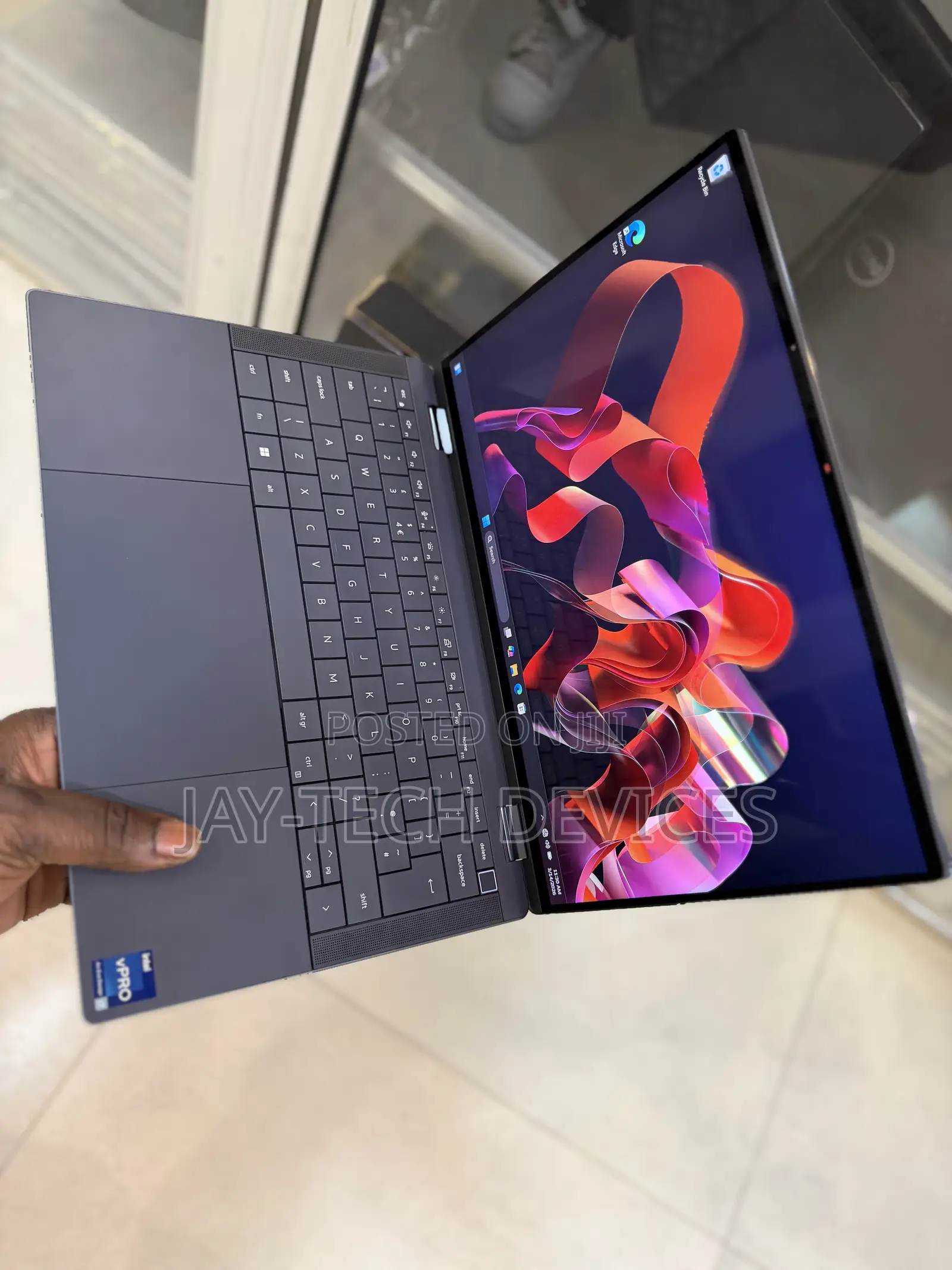 New Laptop Dell Latitude 9440 32GB Intel Core i7 SSD 512GB