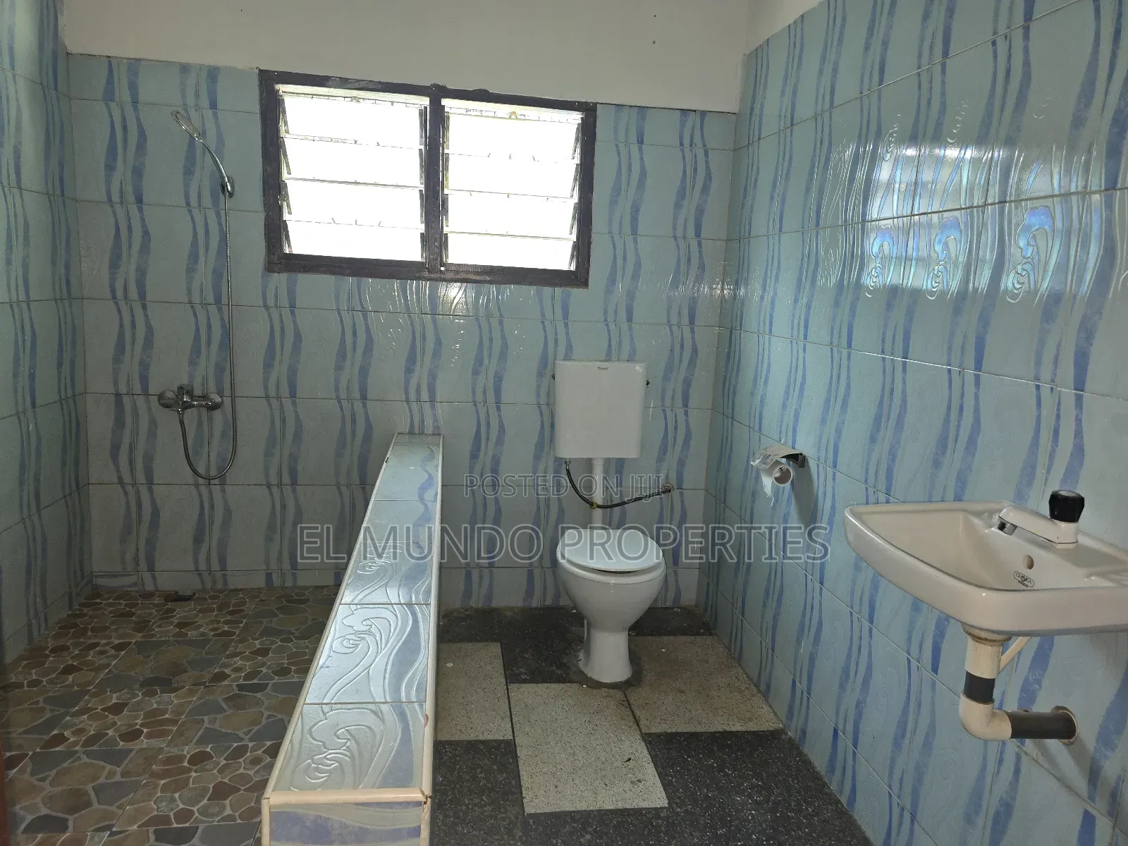 2bdrm Apartment in Ipt Container, Kumasi Metropolitan for rent