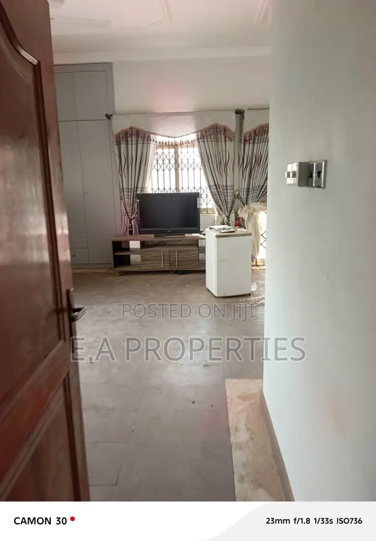7bdrm House in Ea Properties, Frafraha for rent