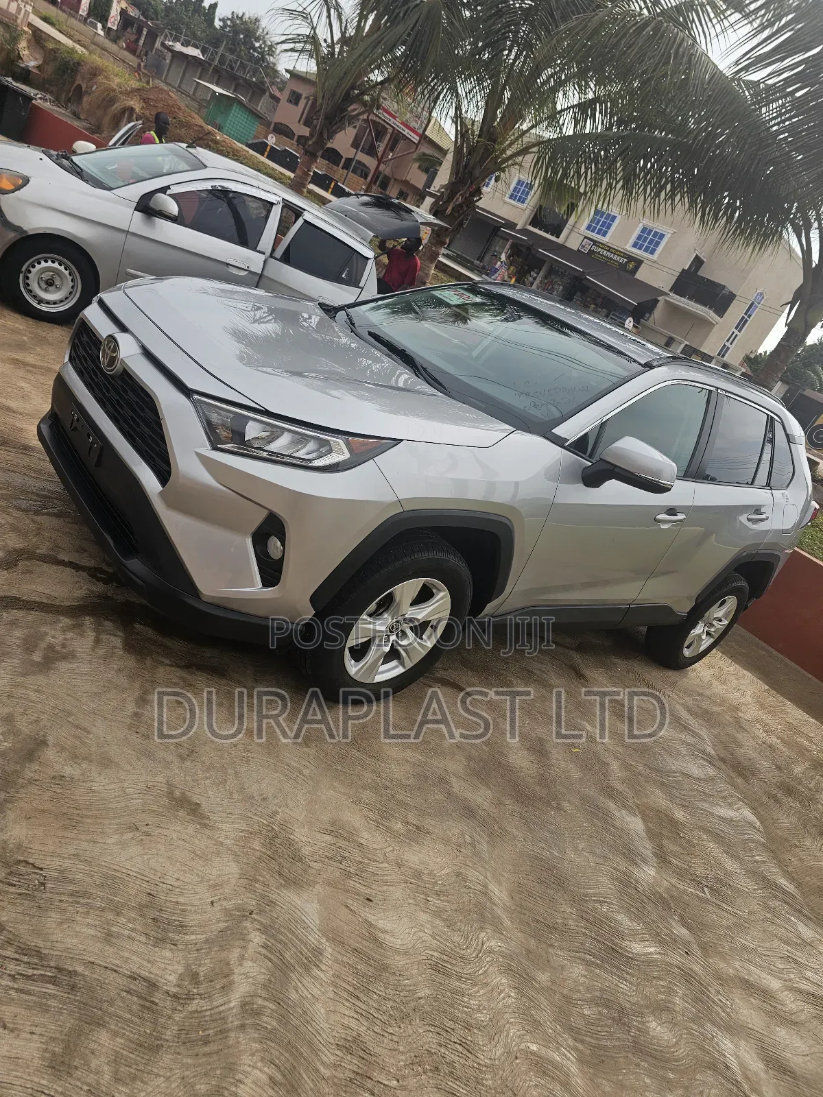 Toyota RAV4 XLE 2021 Silver