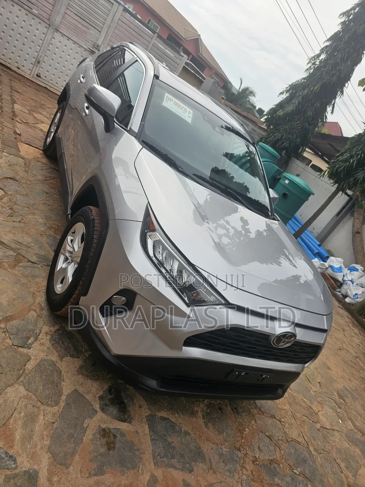 Toyota RAV4 XLE 2021 Silver