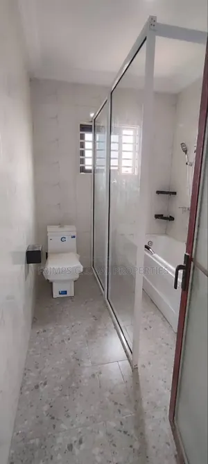 5bdrm House in Pokuase for sale