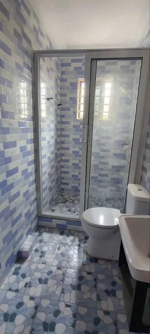 5bdrm House in Pokuase for sale