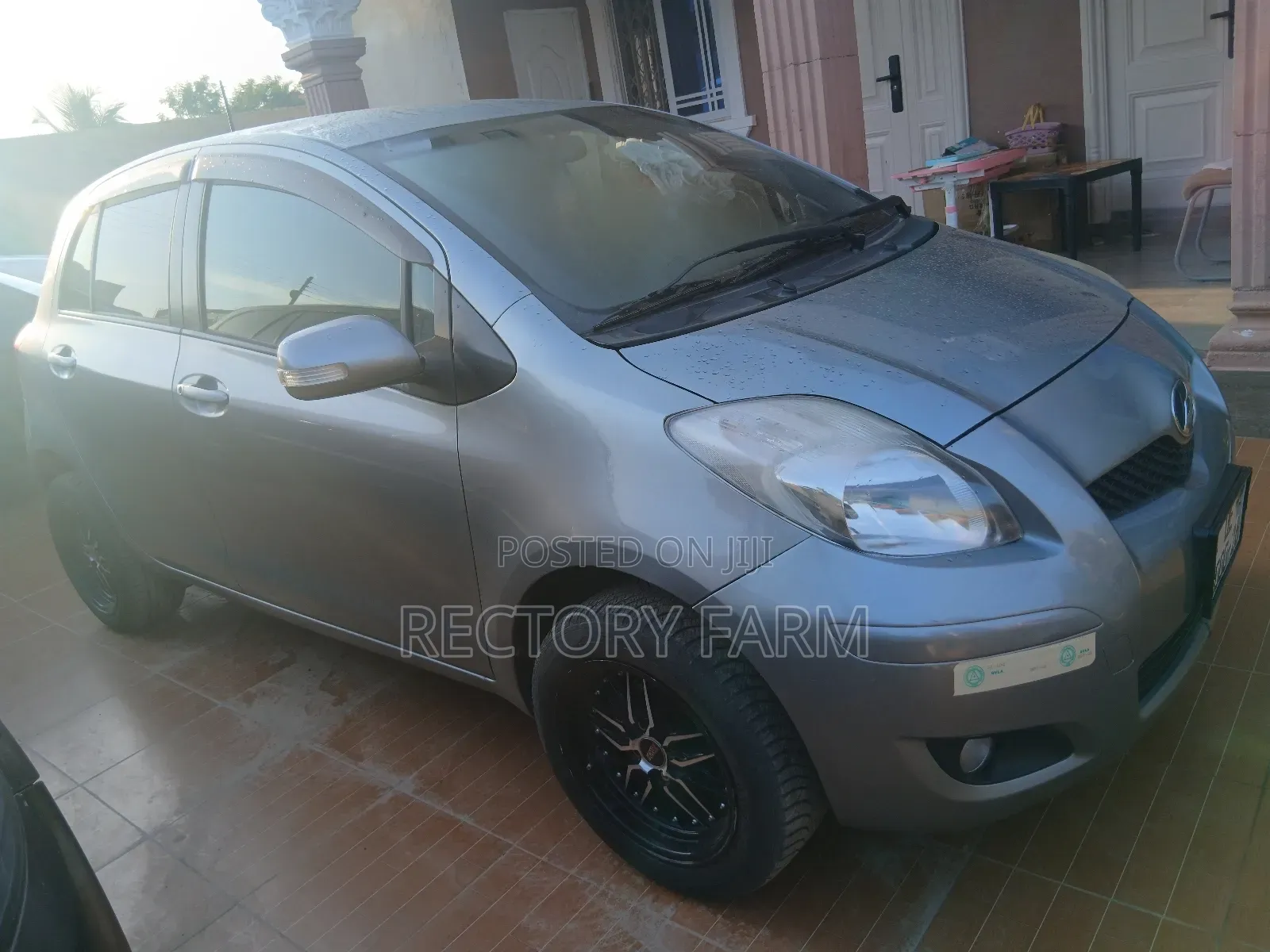 Toyota Vitz 2010 Silver