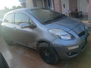 Toyota Vitz 2010 Silver
