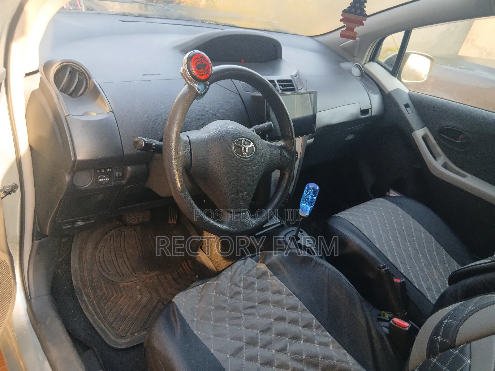 Toyota Vitz 2010 Silver