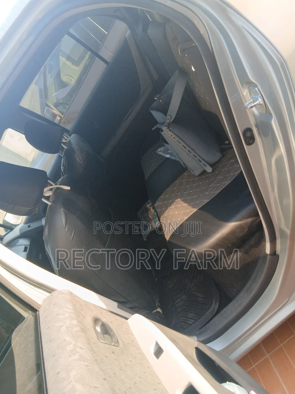 Toyota Vitz 2010 Silver