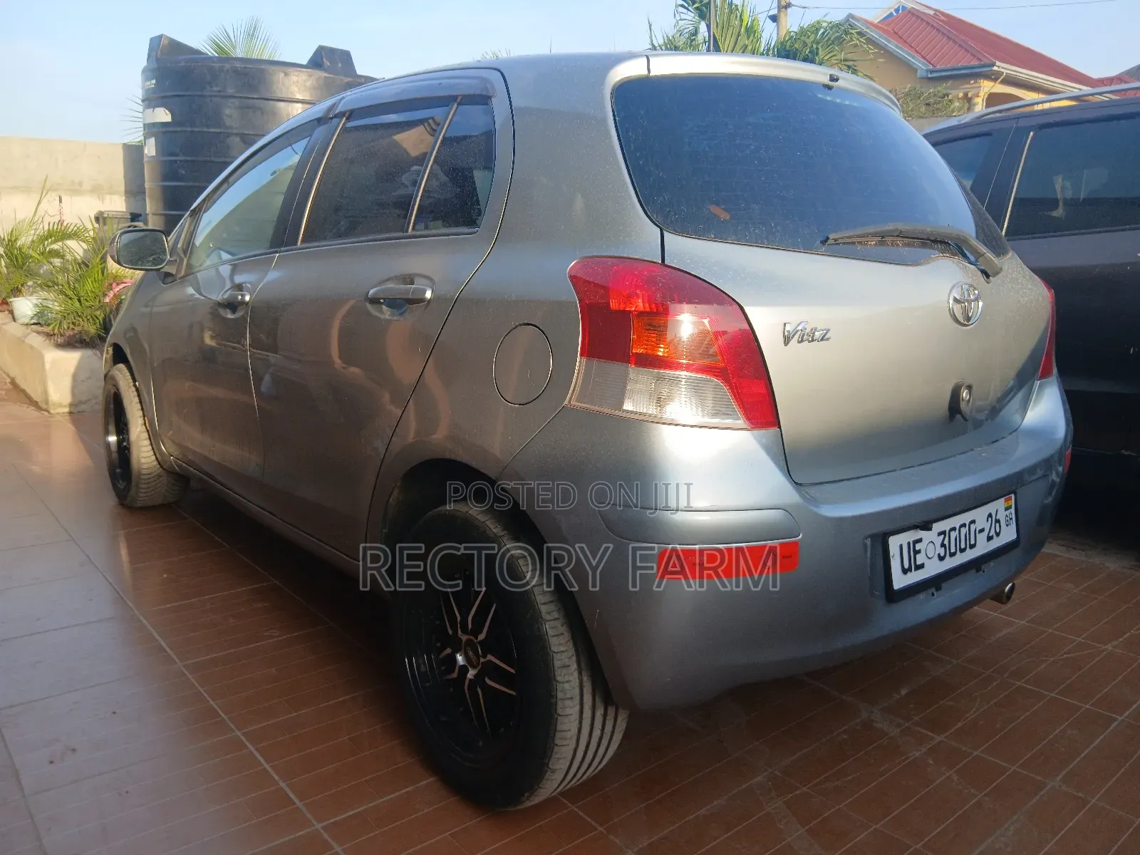 Toyota Vitz 2010 Silver