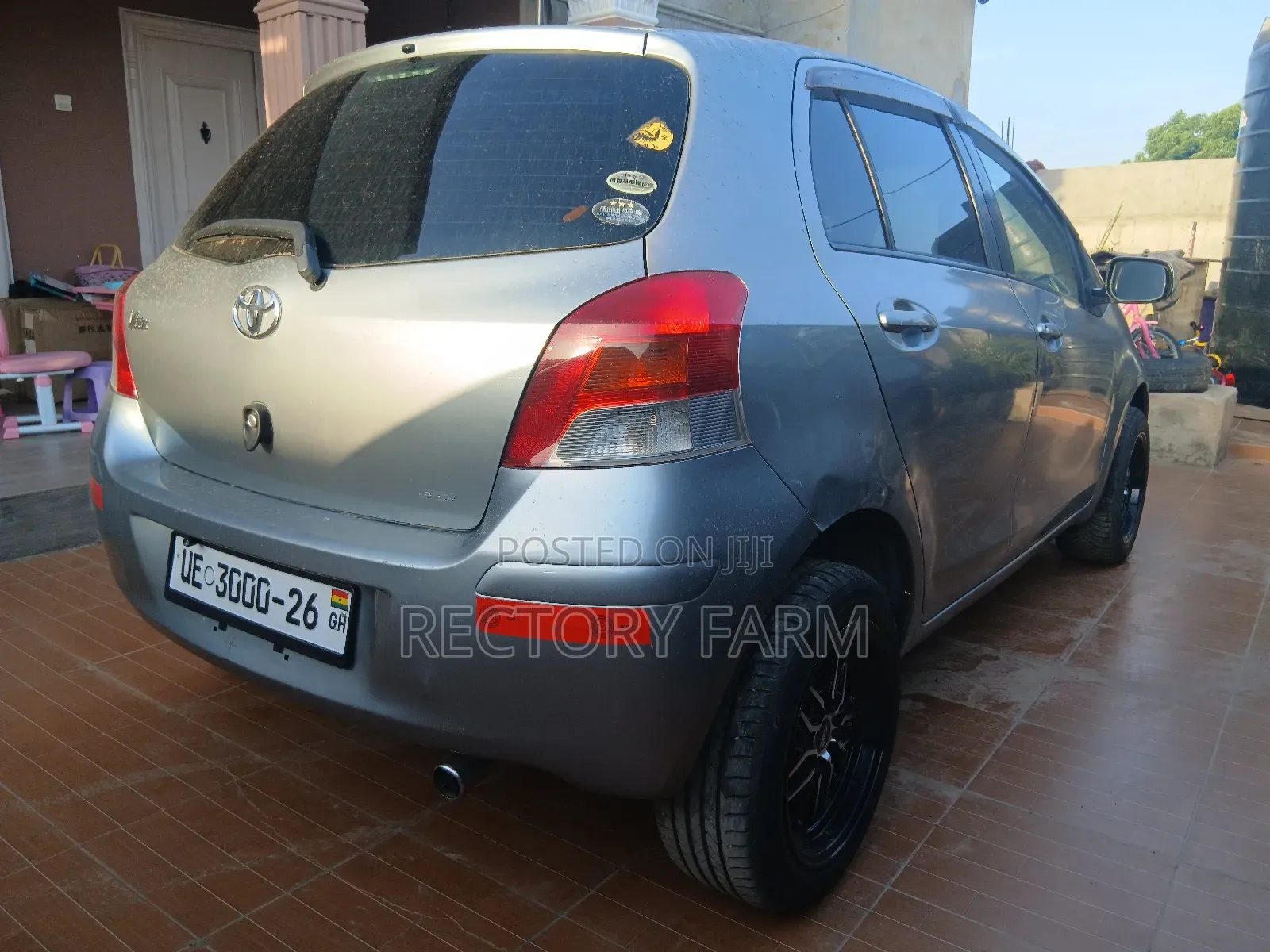 Toyota Vitz 2010 Silver