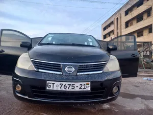 Nissan Versa 1.8 SL Hatchback 2010 Black