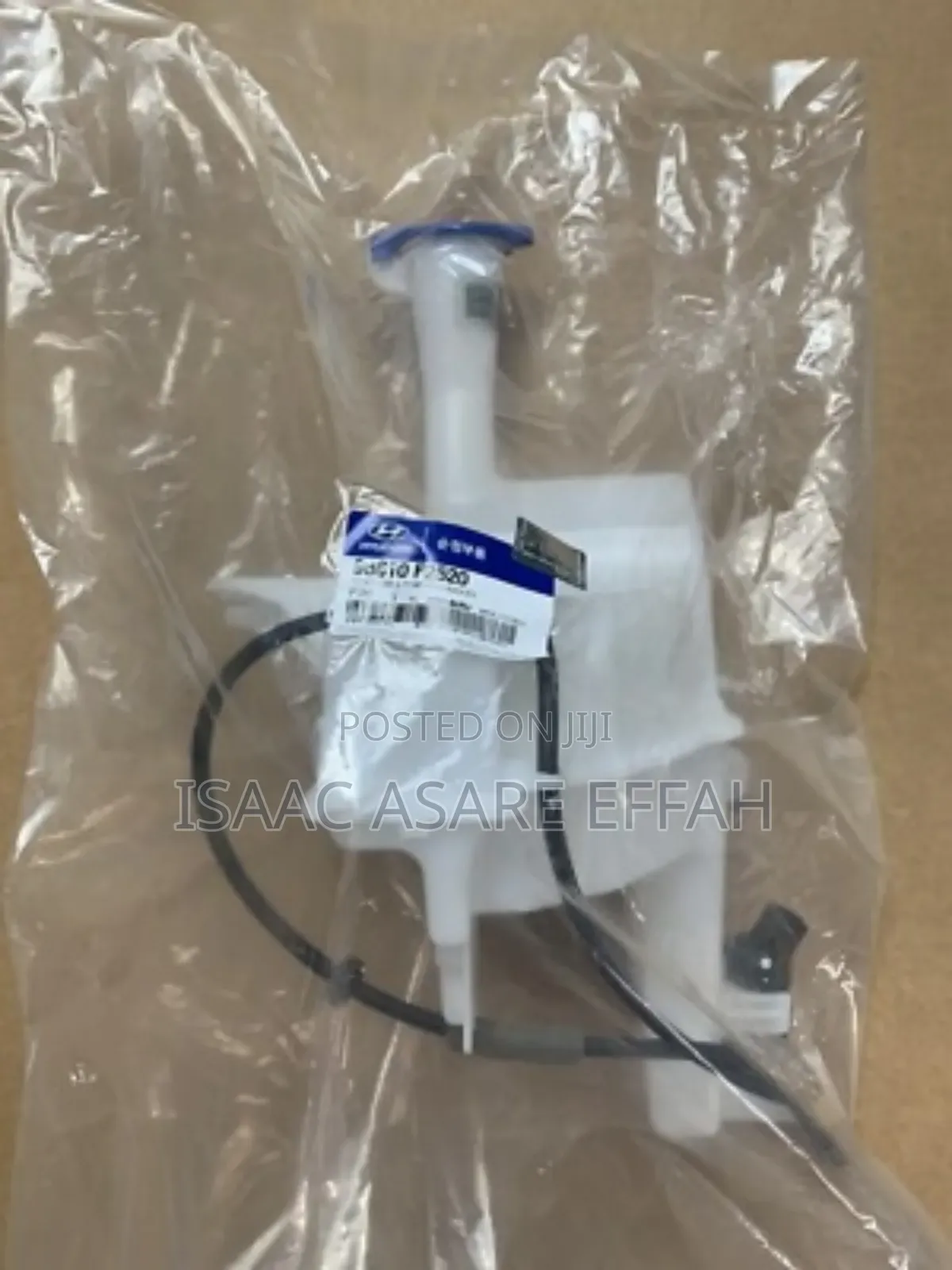 Windshield Wiper Water Reservoir