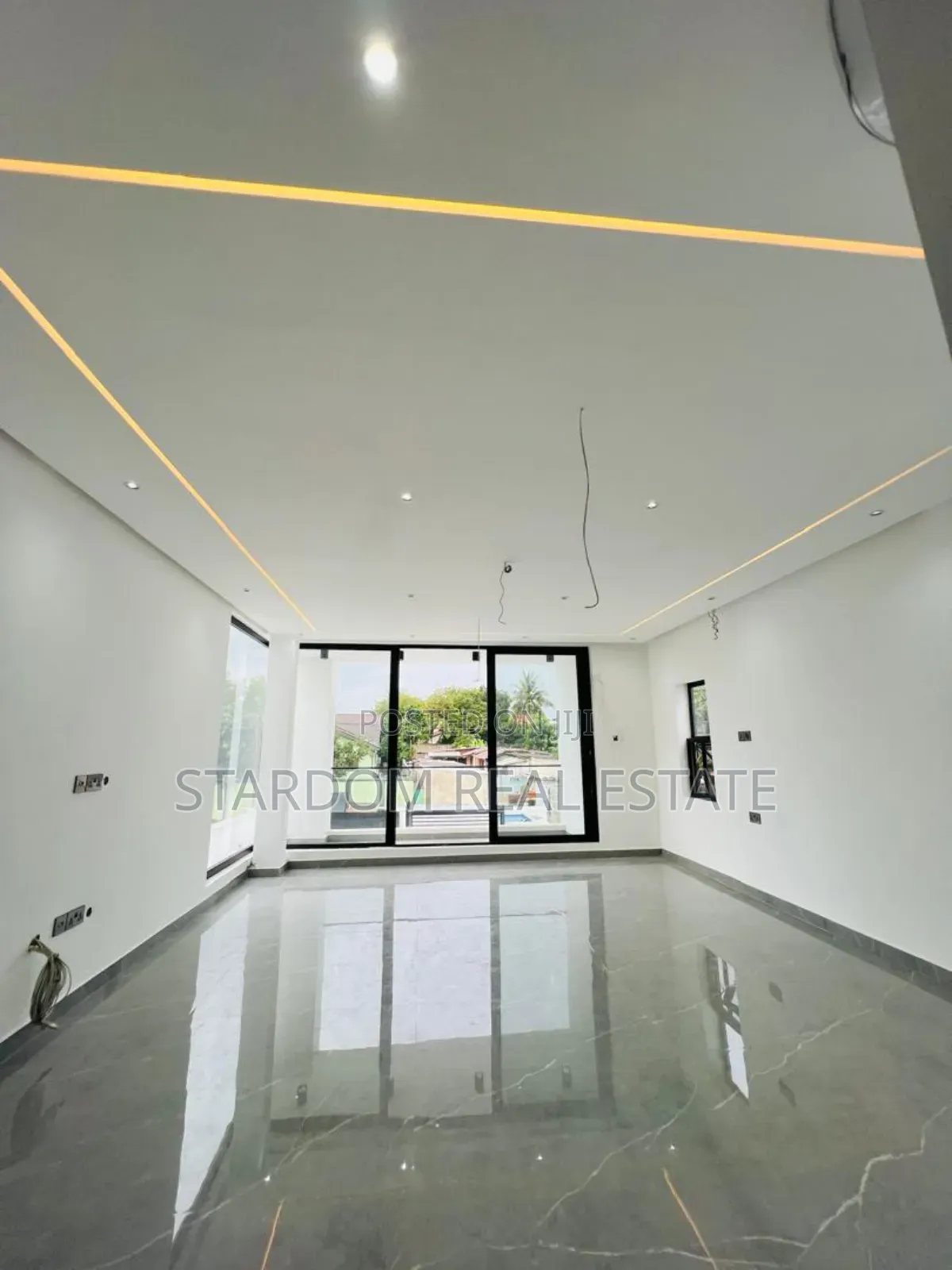4bdrm Duplex in Ashaley Botwe, Little Roses Area for sale