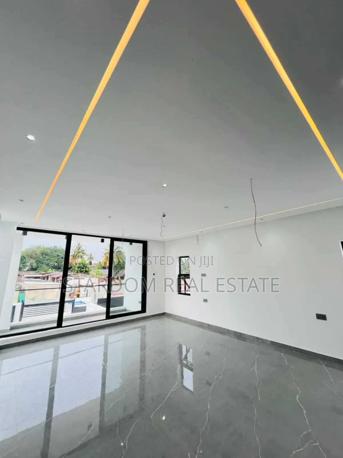 4bdrm Duplex in Ashaley Botwe, Little Roses Area for sale