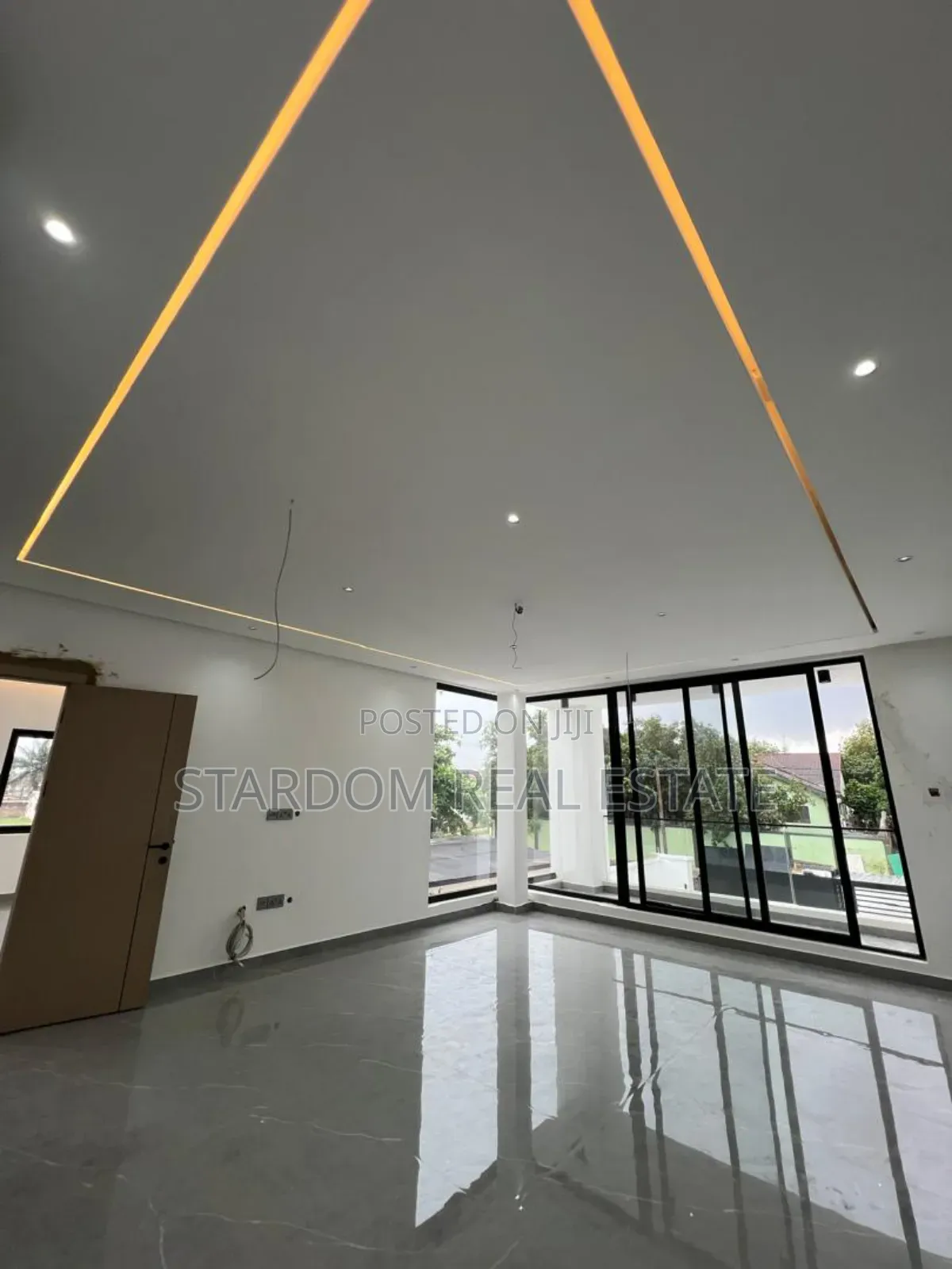 4bdrm Duplex in Ashaley Botwe, Little Roses Area for sale