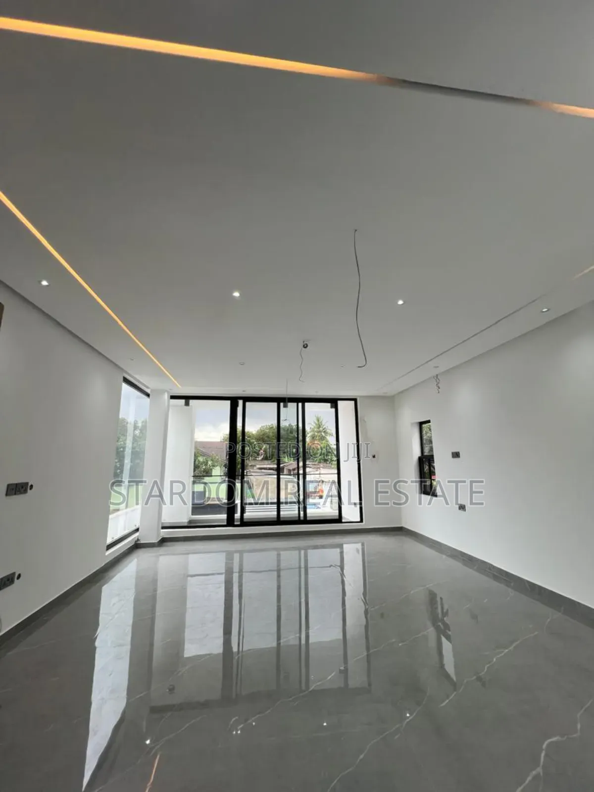 4bdrm Duplex in Ashaley Botwe, Little Roses Area for sale