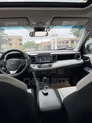 Toyota RAV4 XLE FWD (2.5L 4cyl 6A) 2017 Blue