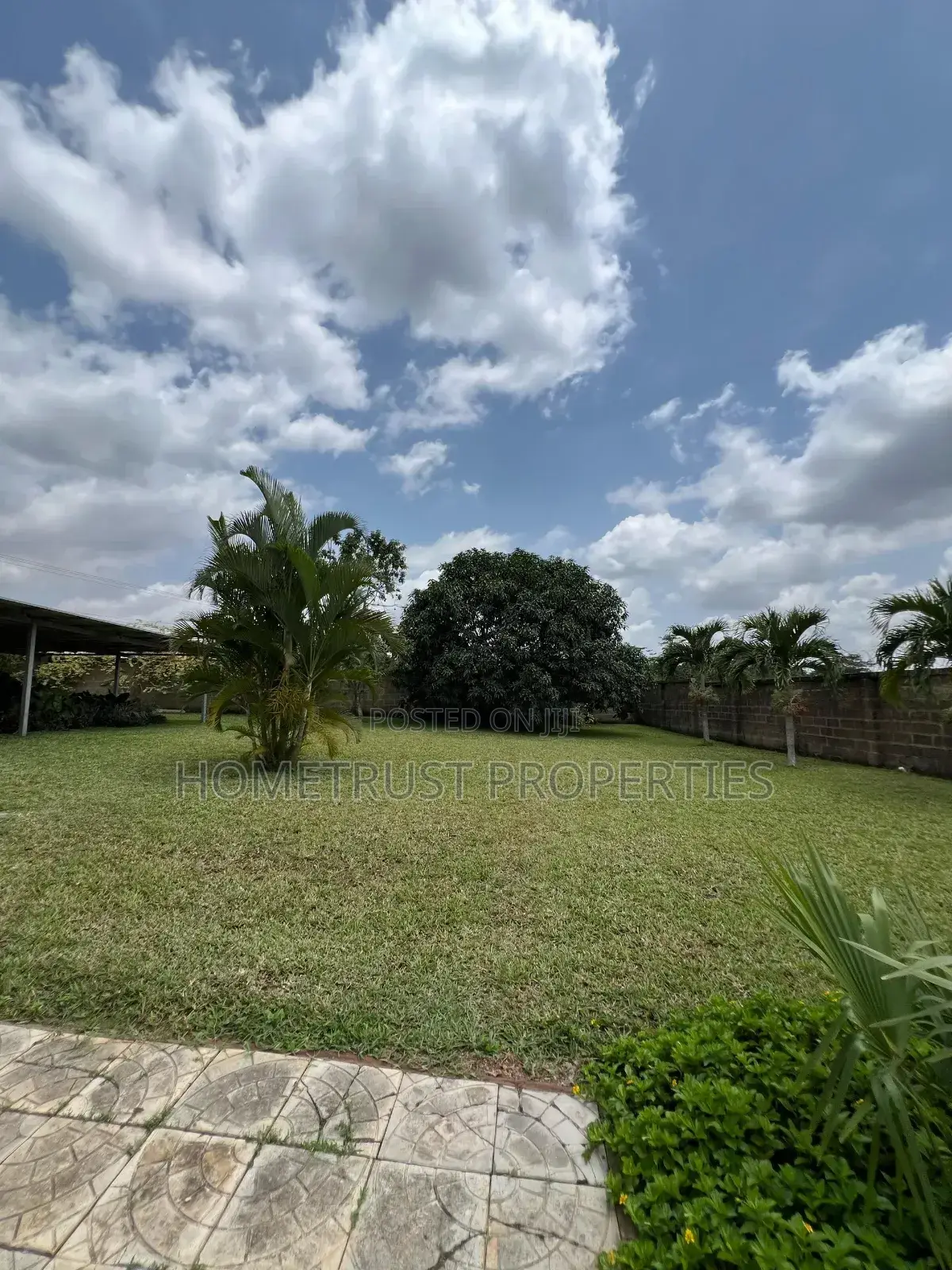 5bdrm Mansion in Aburi for sale