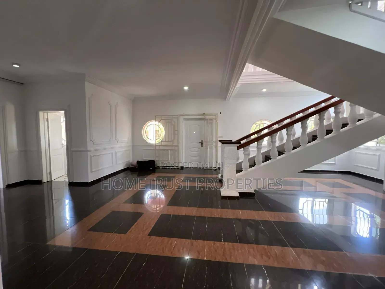 5bdrm Mansion in Aburi for sale