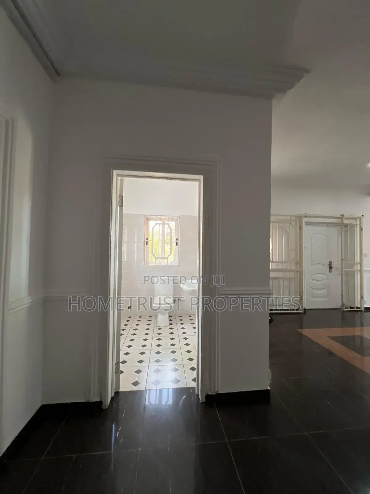 5bdrm Mansion in Aburi for sale