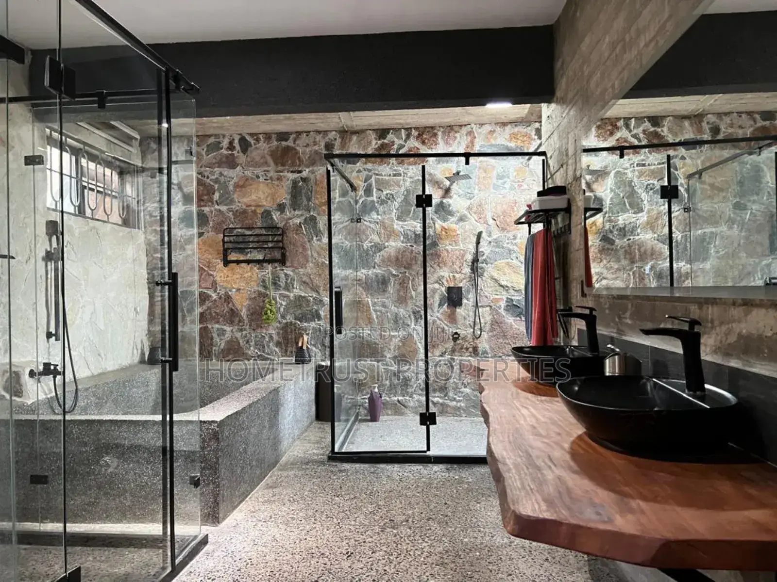 8bdrm Mansion in Aburi for sale