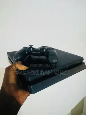Ps4 Slim With 1 Terabyte of Storage,1controller and 6 Agames