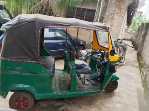 TVS King Cargo 2022 Green