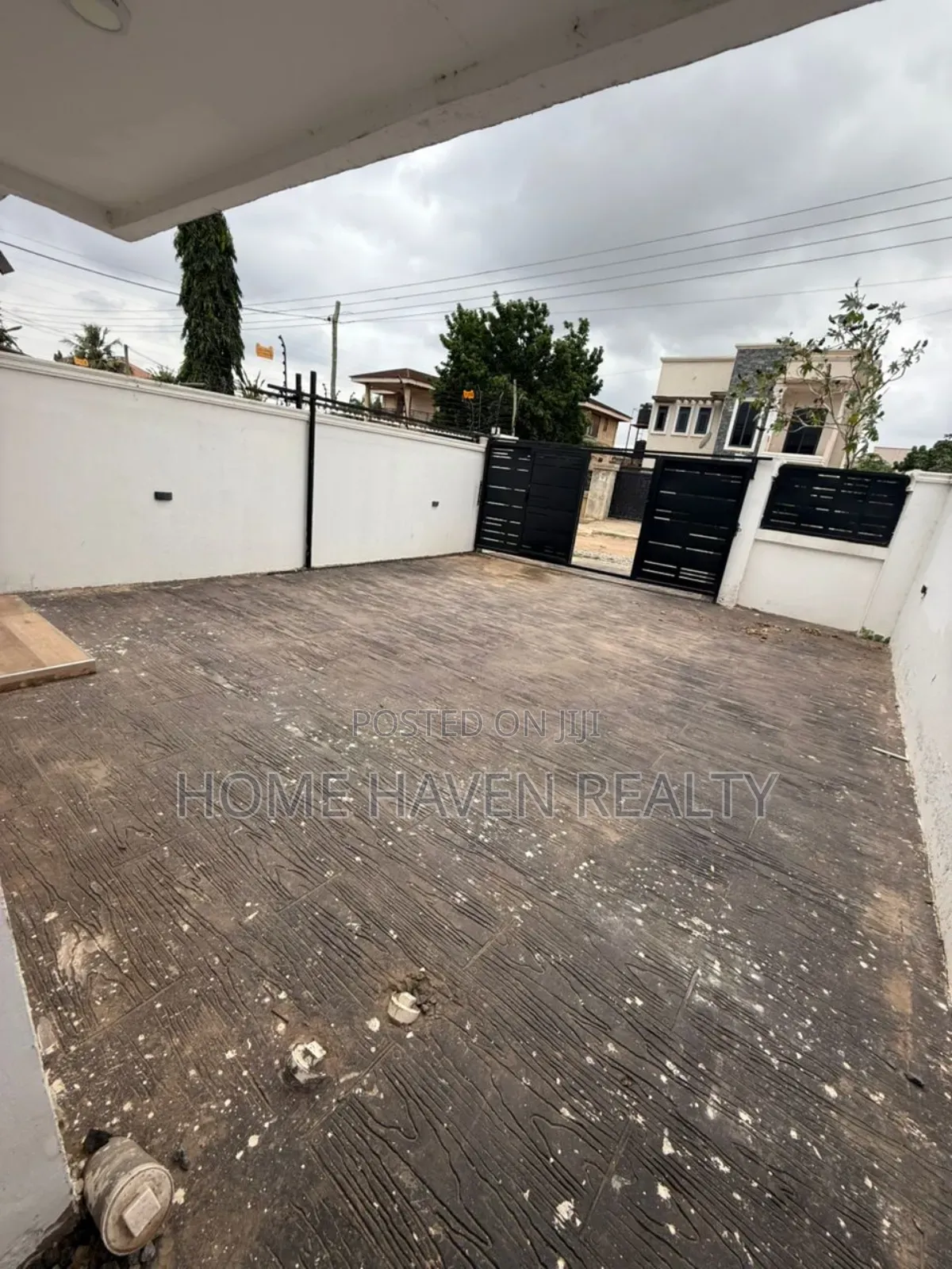3bdrm House in Ashongman Estate, Police Station for sale