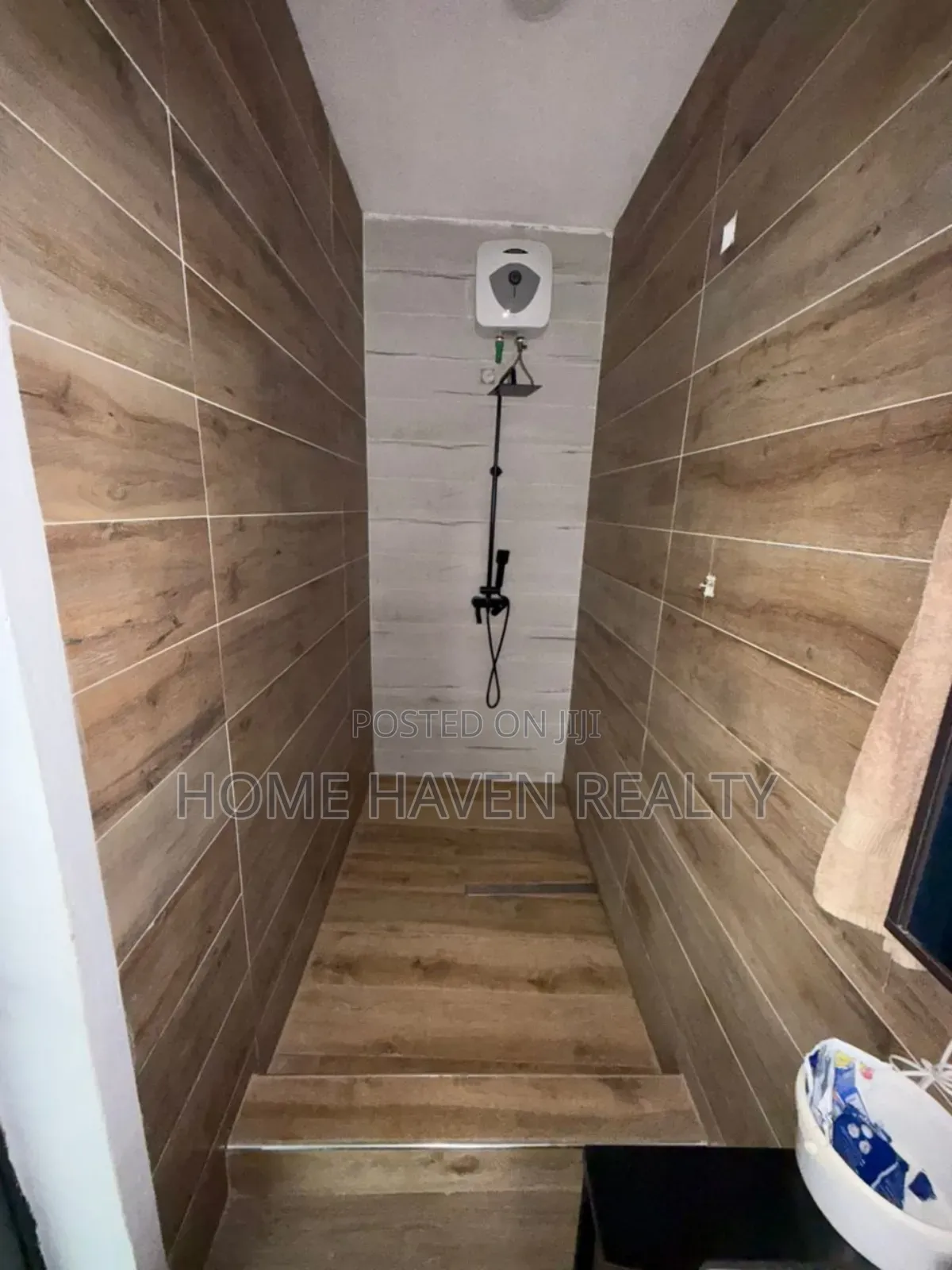 3bdrm House in Ashongman Estate, Police Station for sale