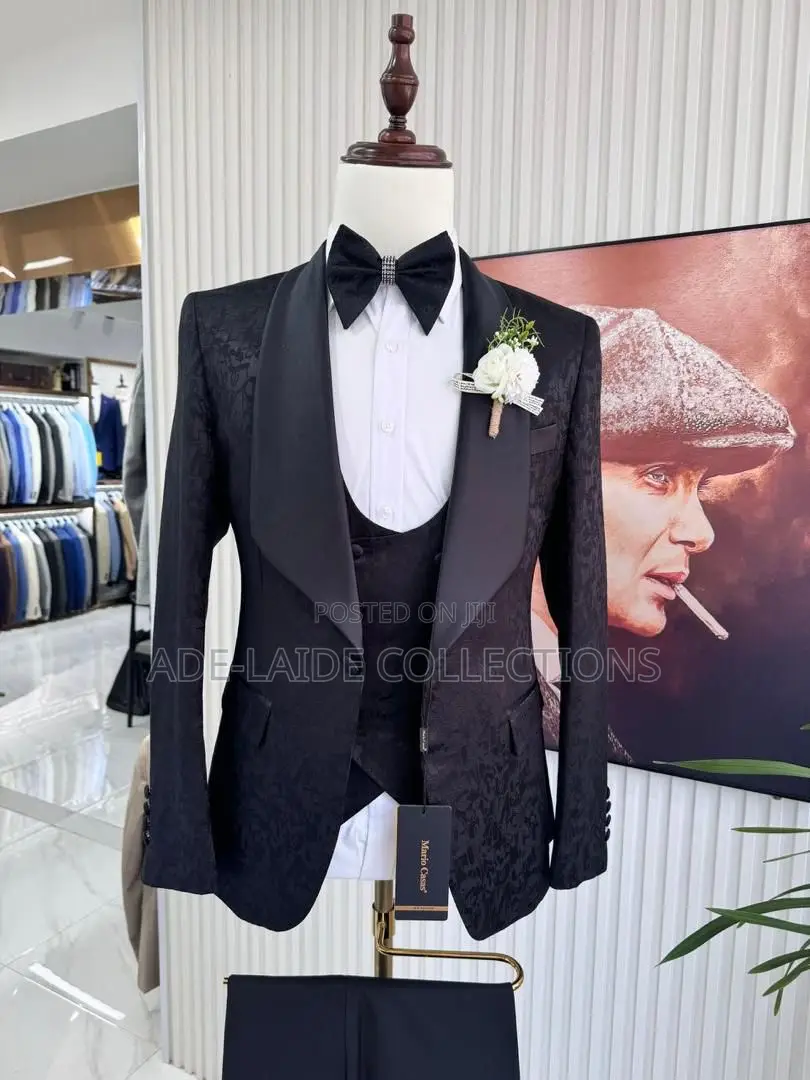 Suits Mario Casas