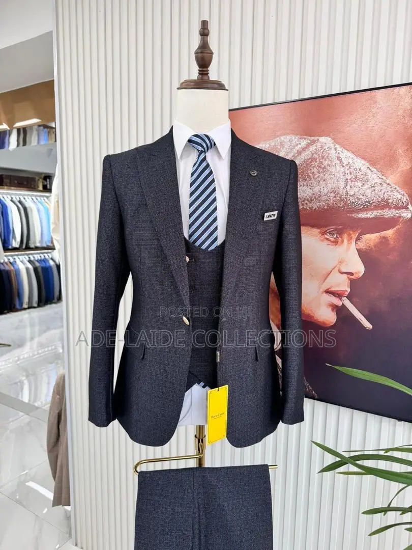 Suits Mario Casas