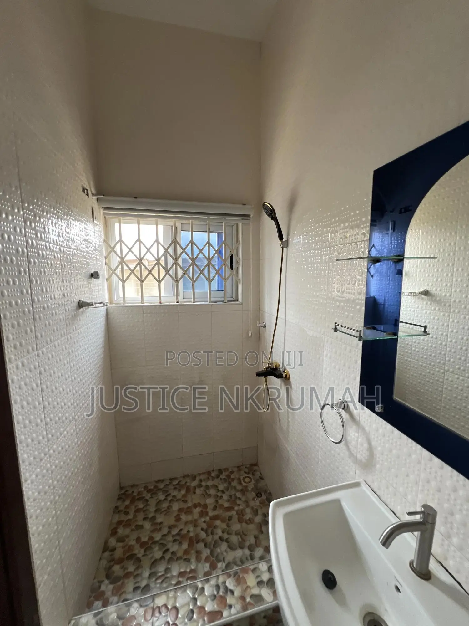 3bdrm Apartment in Mr Justice Estate, Bortiano for rent