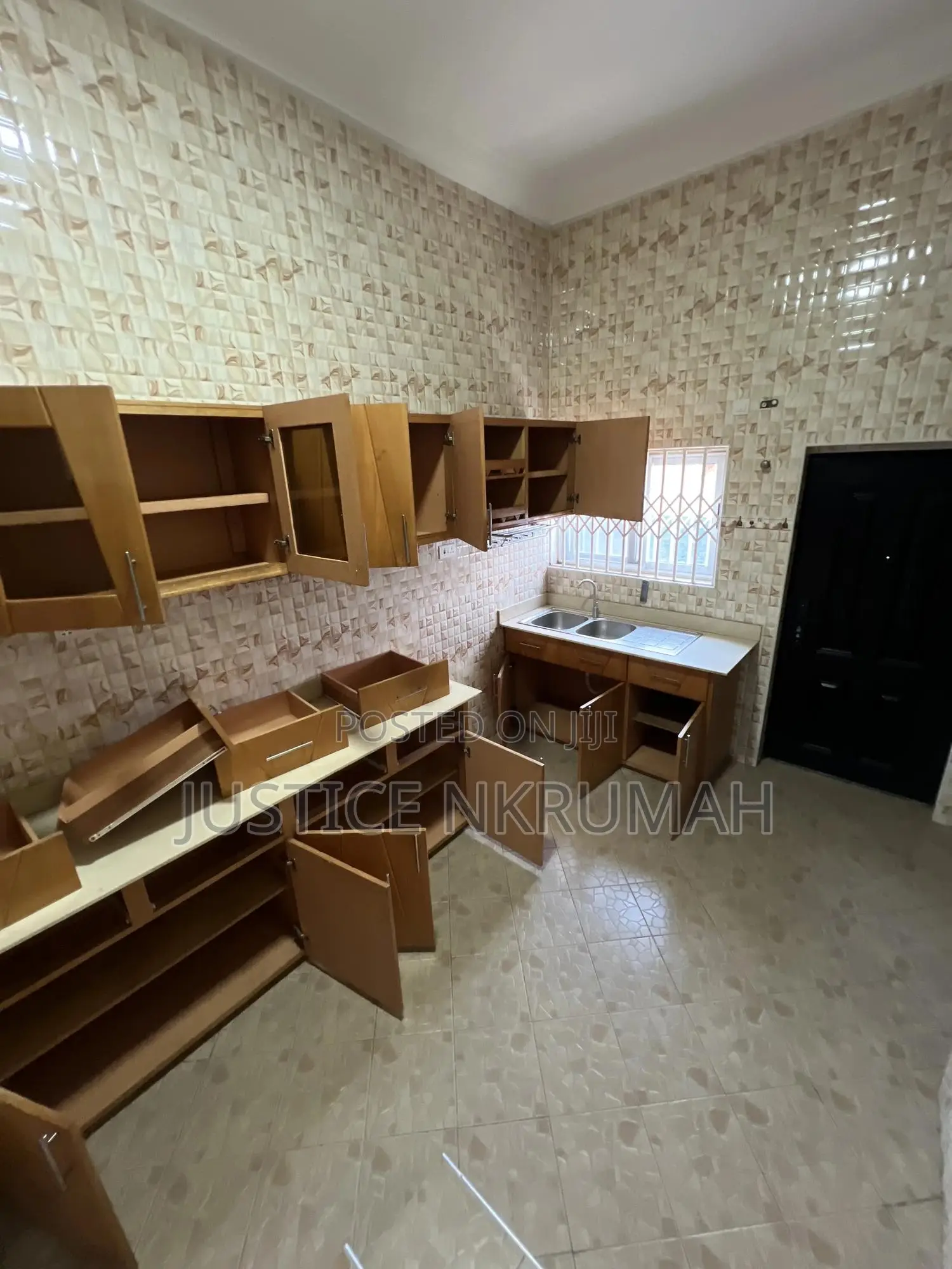 3bdrm Apartment in Mr Justice Estate, Bortiano for rent