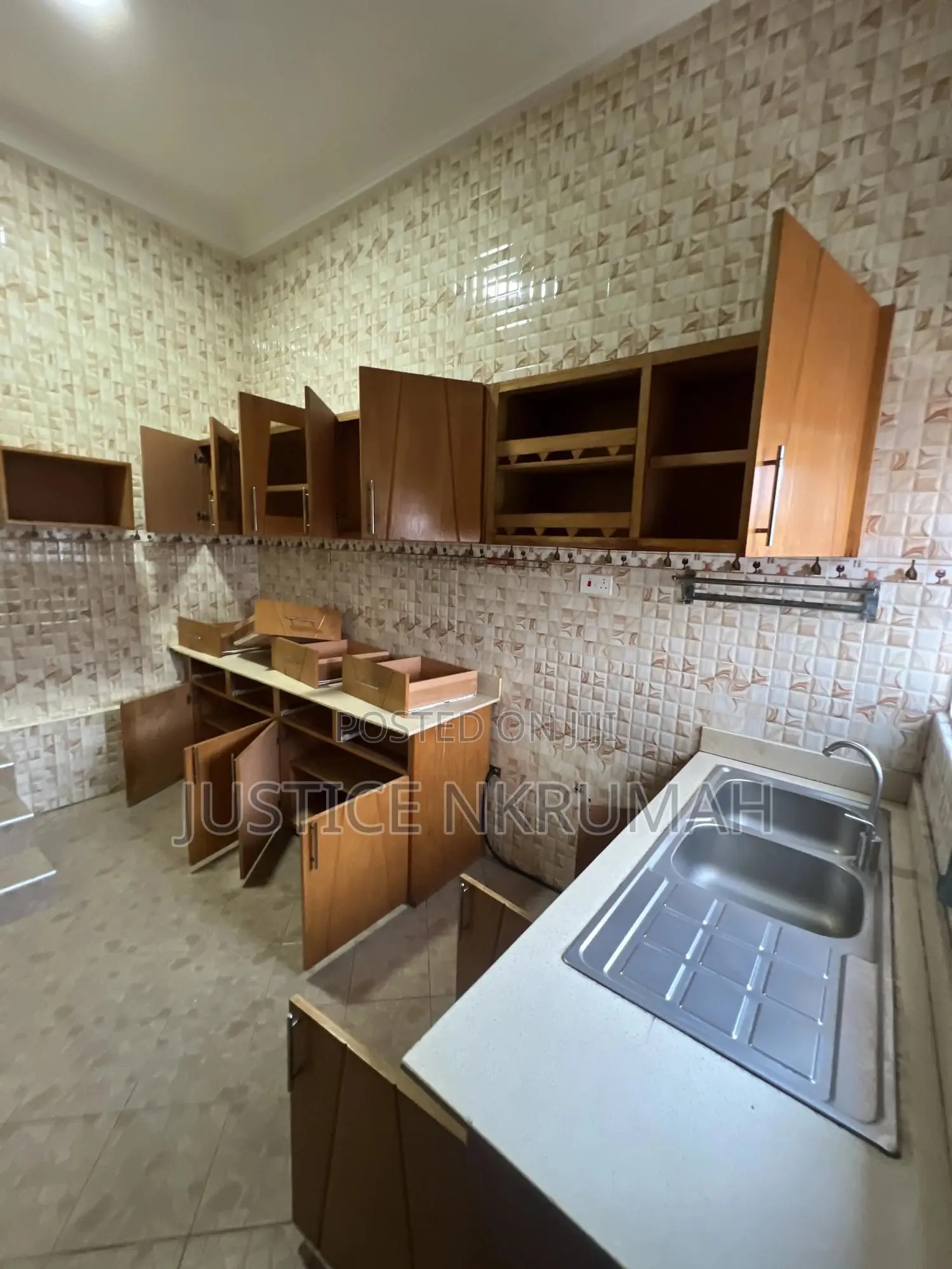3bdrm Apartment in Mr Justice Estate, Bortiano for rent