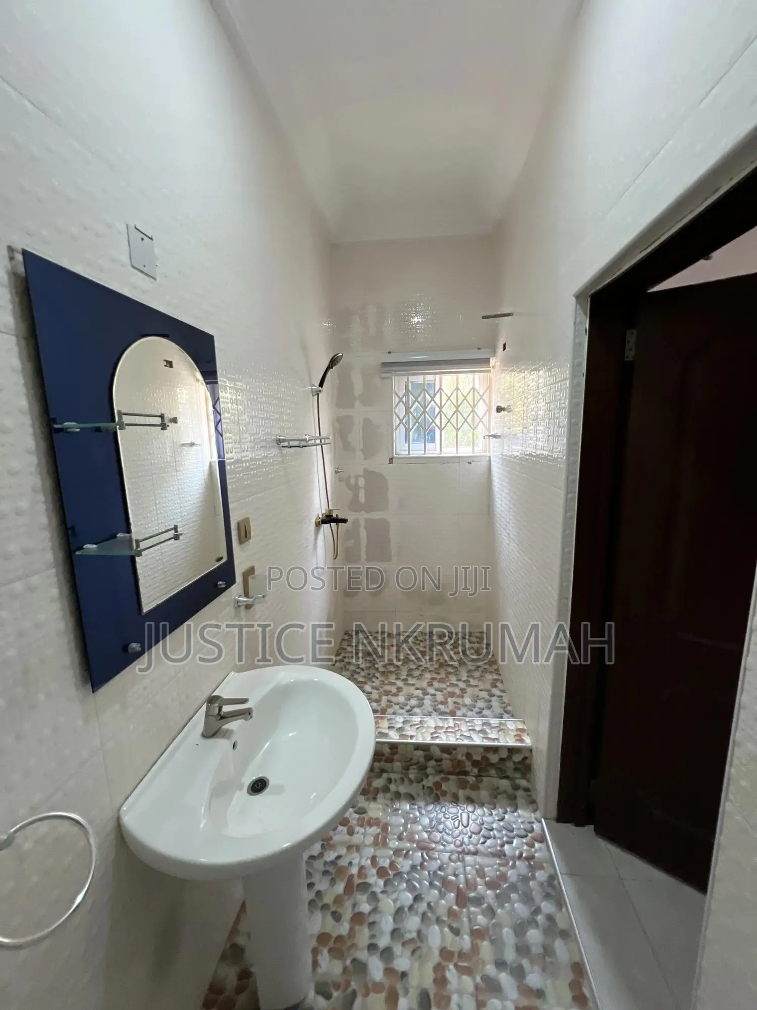 3bdrm Apartment in Mr Justice Estate, Bortiano for rent