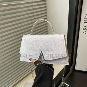 2025 Luxe Minimalist Handbag - Perfect for Any Occasion