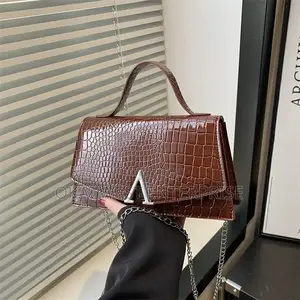 2025 Luxe Minimalist Handbag - Perfect for Any Occasion