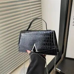 2025 Luxe Minimalist Handbag - Perfect for Any Occasion
