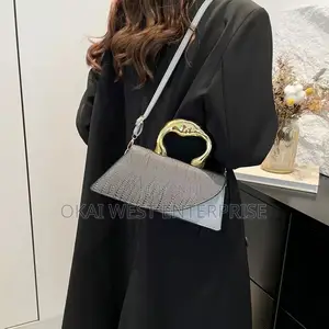 Chic Unique: Autumn 2024 Niche Design Small Square Crossbody Bag