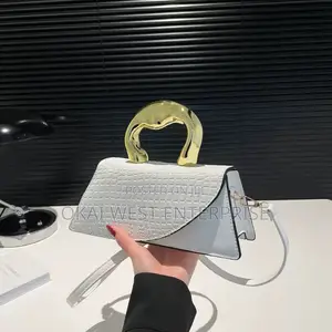 Chic Unique: Autumn 2024 Niche Design Small Square Crossbody Bag