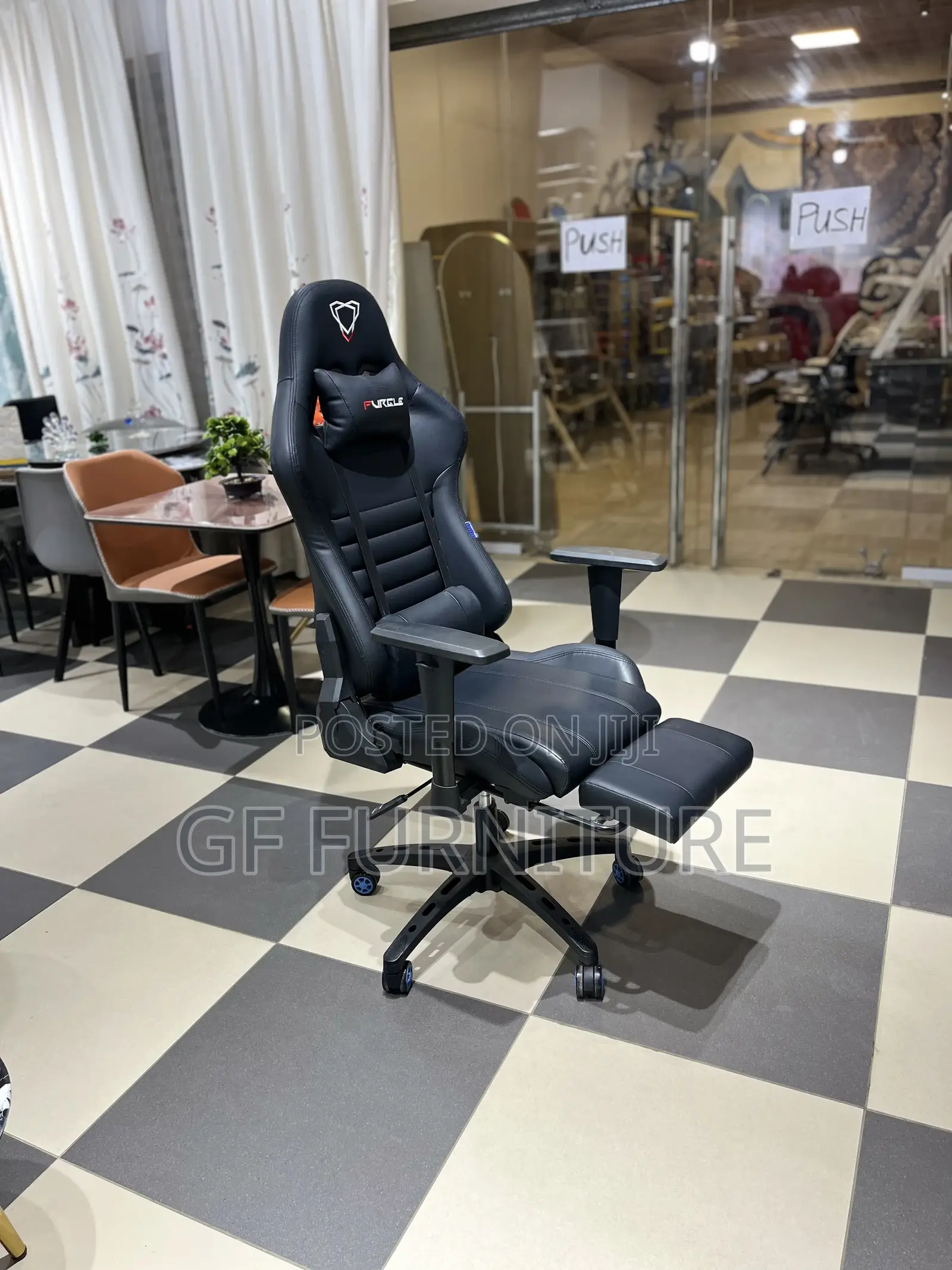 Gaming Chair With Retractable Footrest