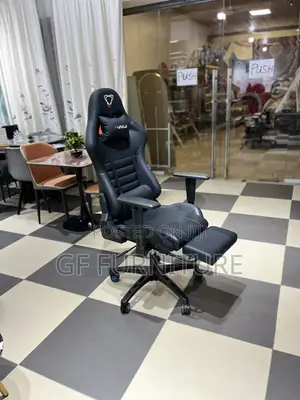 Gaming Chair With Retractable Footrest