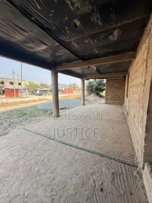 20bdrm House in Weija for sale
