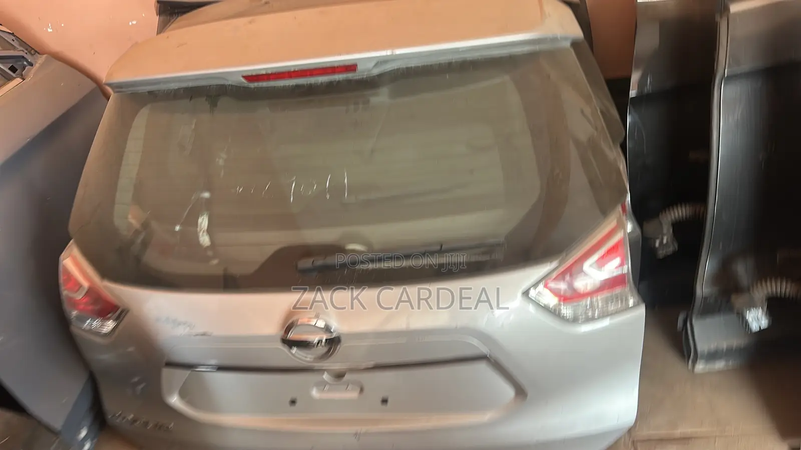 Nissan Rogue 2017 Back Boot Available.It Home Use
