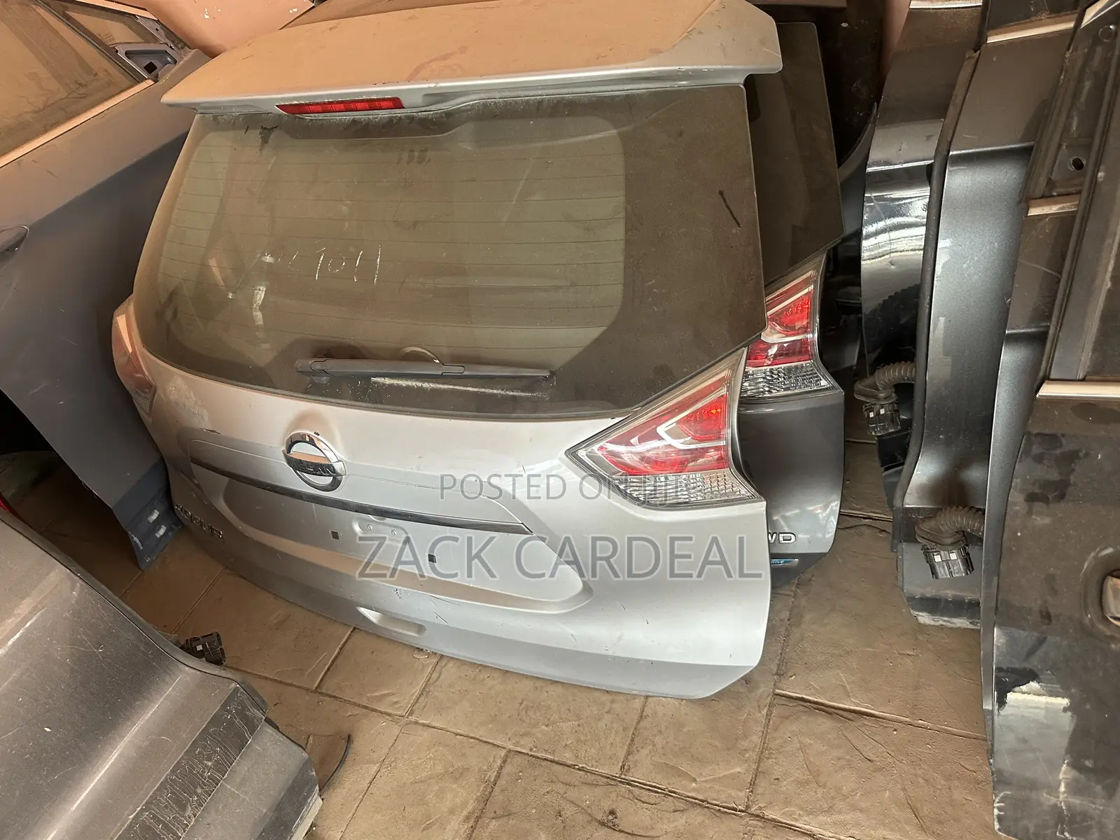 Nissan Rogue 2017 Back Boot Available.It Home Use