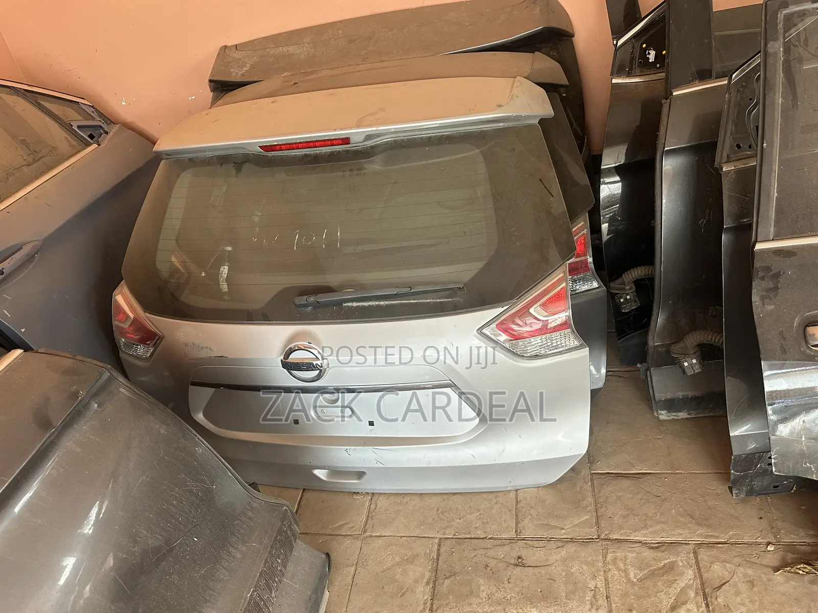 Nissan Rogue 2017 Back Boot Available.It Home Use