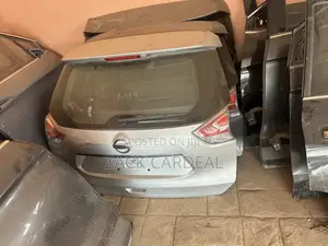 Nissan Rogue 2017 Back Boot Available.It Home Use