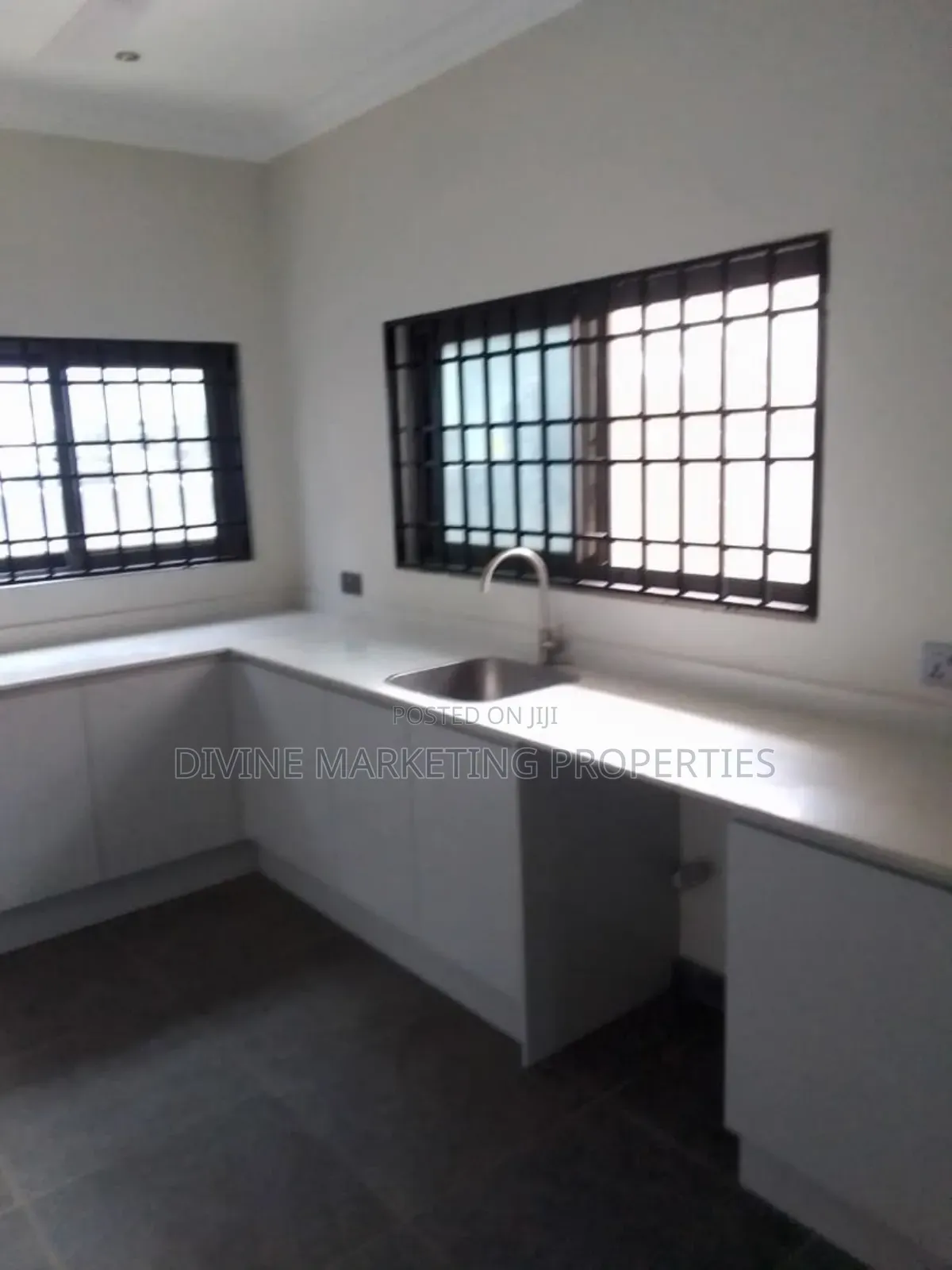 4bdrm House in Topbase for sale