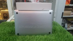 Laptop Apple MacBook Pro 2020 8GB Intel Core i5 SSD 256GB