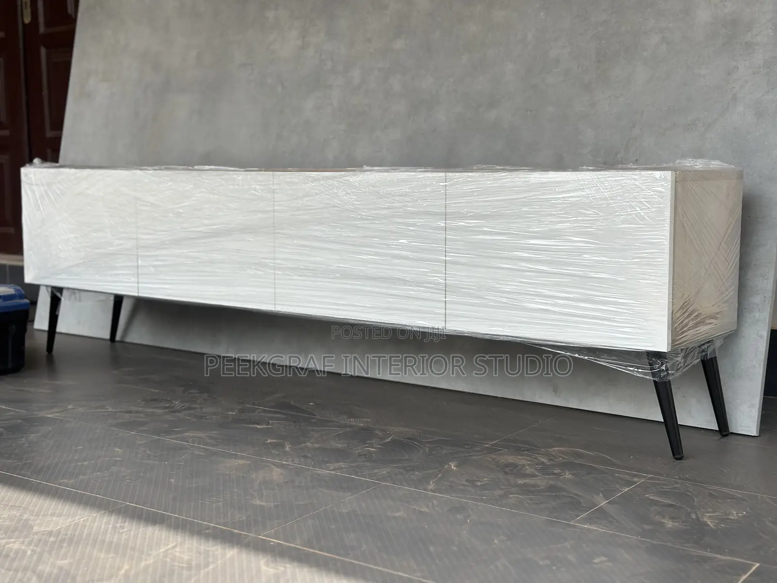 Promo Matte White Tv Stand