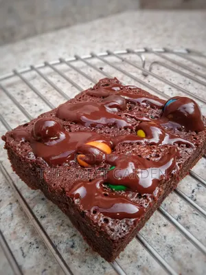 Chocolate Brownie Cakes With Toppings
